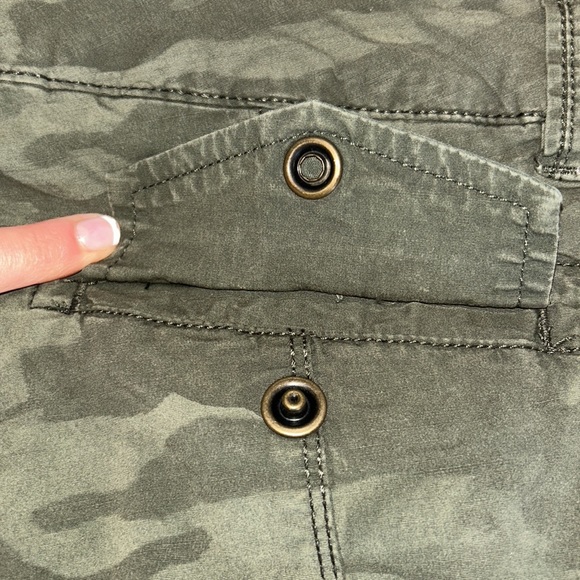 SANCTUARY CAMO CARGO CAPRIS PANT - Size 28 - Adjustable Length - Great condition - Picture 8 of 16